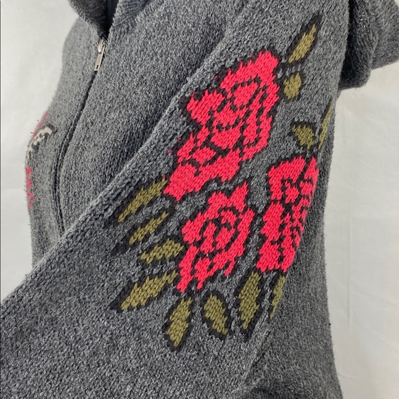 Torrid Grey Skull, Rose & Heart Embroidered Knit Full-Zip Sweater Hoodie 3X - Picture 3 of 7